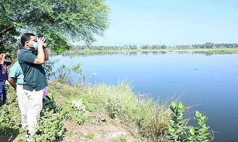 சுற்றுச்சூழலை பாதுகாக்க உதவிடும் பறவை இனங்களை பாதுகாக்க வேண்டும்