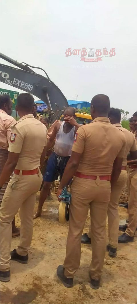 விவசாயி தீக்குளிக்க முயற்சி