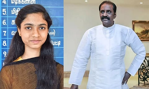 பிளஸ்2 தேர்வில் 600க்கு 600 பெற்ற மாணவி நந்தினிக்கு தங்கப்பேனா பரிசளித்தார் கவிஞர் வைரமுத்து