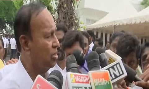 அமைச்சராக பதவியேற்றுள்ள மகன் டி.ஆர்.பி. ராஜா சிறப்பாக செயல்பட வேண்டும்- டி.ஆர் பாலு பேட்டி