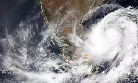 மோக்கா புயல் - மீனவர்களுக்கு பேரிடர் மேலாண்மைத் துறை எச்சரிக்கை