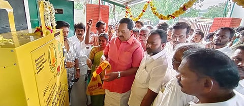 உழவர் சந்தையில் மஞ்சப் பை தானியங்கி எந்திரம்