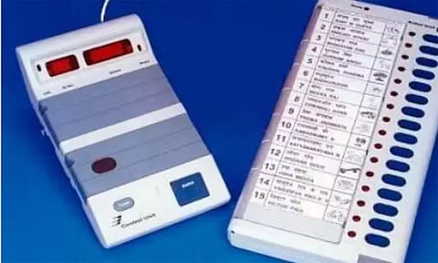 கர்நாடகா தேர்தலில் தென்னாப்பிரிக்காவில் பயன்படுத்தப்பட்ட வாக்குப்பதிவு எந்திரமா...? தேர்தல் ஆணையம் விளக்கம்