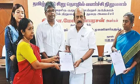 9 தொழிற்பேட்டைகளில் உள்ள 208 தொழில் முனைவோர்களுக்கு பட்டா