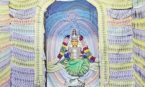 ரூபாய் நோட்டு அலங்காரம்