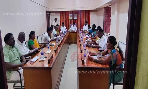 கீழப்பாவூர் பேரூராட்சி கூட்டம்