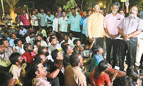 பணி நியமன தேர்வு நடத்த எதிர்ப்பு: ஆசிரியர் தகுதித்தேர்வில் தேர்ச்சி பெற்றவர்கள் 4-வது நாளாக உண்ணாவிரதம்