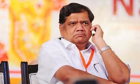 கர்நாடக தேர்தல்: பா.ஜ.க.வில் இருந்து விலகி காங்கிரசில் சேர்ந்த ஜெகதீஷ் ஷெட்டார் தோல்வி முகம்