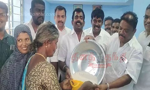 ரூ.9 லட்சத்தில் புதிய ரேஷன் கடை; ஞானதிரவியம் எம்.பி. திறந்து வைத்தார்