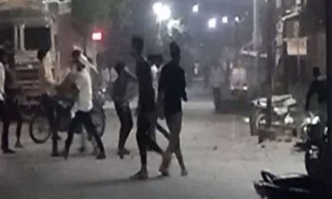 மராட்டிய மாநிலம் அகோலாவில் 2 குழுக்கள் இடையே மோதல் - 144 தடை உத்தரவு