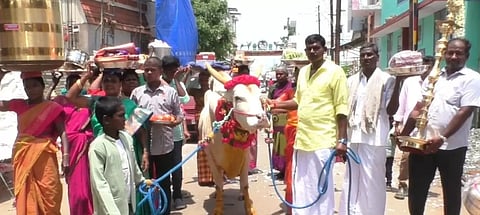 ஜல்லிக்கட்டு காளையை சீதனமாக வழங்கிய தாய்மாமன்