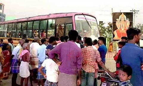 அரசு பஸ்சை சிறைபிடித்த பொதுமக்கள்