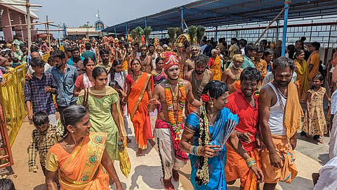 பழனி முருகன் கோவிலில் குவிந்த பக்தர்கள்