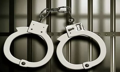 மோட்டார் சைக்கிள்களை திருடிய வாலிபர் கைது