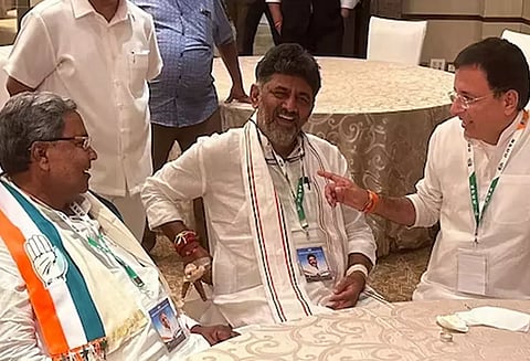 யார் முதல் மந்திரி? டெல்லி விரையும் சித்தராமையா ! என்ன செய்ய வேண்டுமோ அதை செய்து விட்டேன் - டிகே சிவக்குமார் சூசகம்