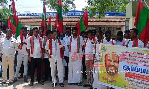 மதுக்கடை திறக்க எதிர்ப்பு; த.ம.மு.க. ஆர்ப்பாட்டம்