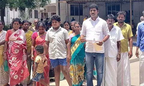 திருச்சி உடையான்பட்டி பி.ஜி.நகர் பகுதியில் தெருவிளக்கு, சாலை வசதி கேட்டு குடியிருப்போர் சங்கத்தினர் கோரிக்கை மனு