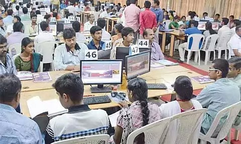 பொறியியல் மாணவர் சேர்க்கை - இதுவரை 2.29 லட்சம் மாணவர்கள் ஆன்லைன் வழியே விண்ணப்பம்