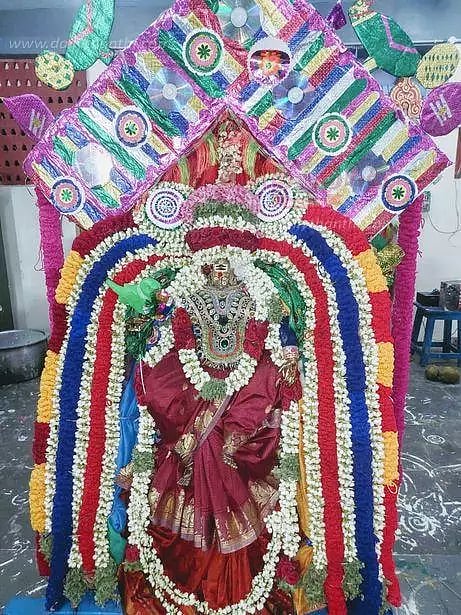 இலுப்பூர் திரவுபதி அம்மன் கோவில் தீமிதி திருவிழா