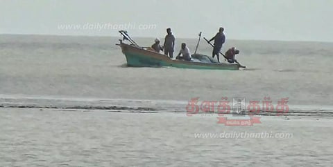 11 நாட்களுக்கு பிறகு மீன்பிடிக்க சென்ற பைபர் படகு மீனவர்கள்