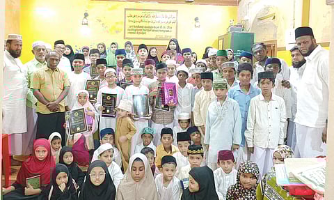 மாணவ-மாணவிகளுக்கு பரிசு