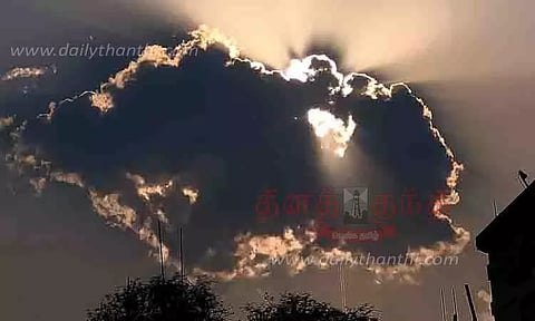 வானில் கருமேகங்கள் சூழ்ந்தன