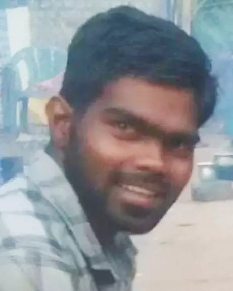 தீயில் கருகி வாலிபர் பலி