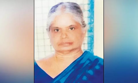 மூதாட்டியை கொன்று 63 பவுன் நகை, ரூ.10 லட்சம் கொள்ளை - மர்மநபர்களுக்கு போலீஸ் வலைவீச்சு