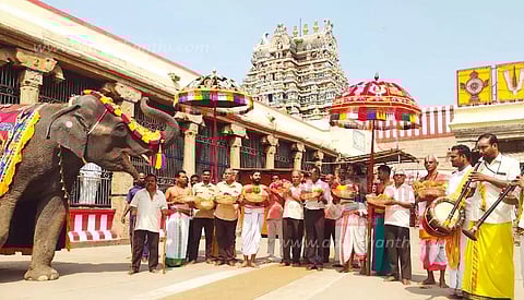 மலேசியாவிற்கு செல்லும் கள்ளழகர் கோவில் பட்டு வஸ்திரம், பூஜை பொருட்கள்