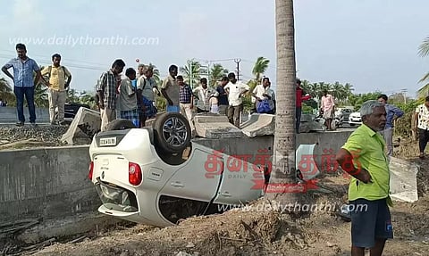 கோபி அருகே கார் கவிழ்ந்து விபத்து- 3 பேர் காயம்