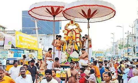 காஞ்சீபுரம் வைகுண்ட பெருமாள் கோவிலில் கருடசேவை விழா