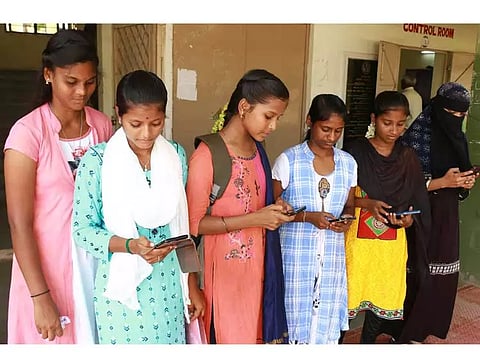 பிளஸ்-1 தேர்வில் 49 பள்ளிகள் 100 சதவீதம் தேர்ச்சி