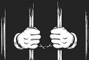 சாராயம் காய்ச்சிய 2 பேர் கைது