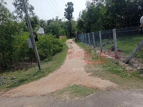 மண் சாலையை தார்ச்சாலையாக மாற்றி தர வேண்டும்