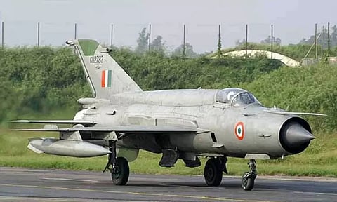 விபத்து எதிரொலி; அனைத்து மிக்-21 படை வரிசை விமானங்களையும் பரிசோதனைக்கு உட்படுத்த முடிவு