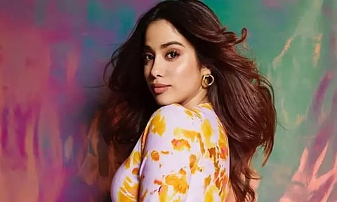 கடல் கன்னியாக மாறிய ஜான்வி கபூர்.. வைரலாகும் வீடியோ