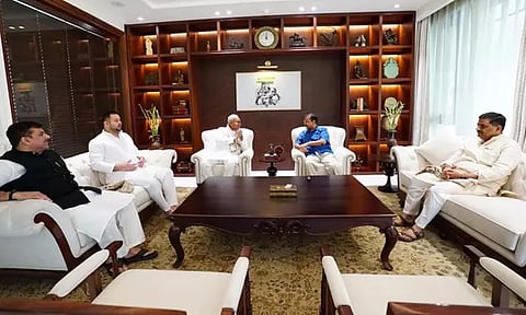 டெல்லி முதல்-மந்திரி அரவிந்த் கெஜ்ரிவாலுடன் பீகார் முதல்-மந்திரி நிதிஷ்குமார் சந்திப்பு!