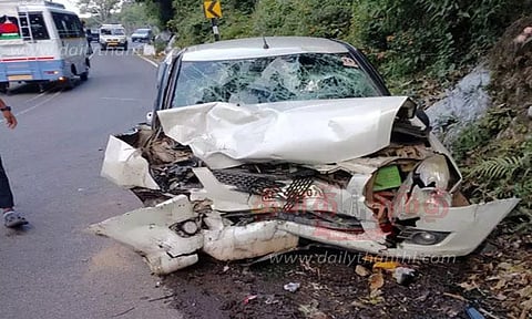 கார்கள் மோதி விபத்து