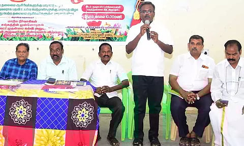 மாவட்ட கல்வி அலுவலர் பதவி உயர்வு வழங்க வேண்டும்