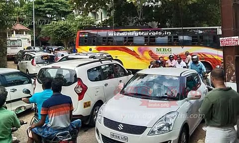 பத்மநாபபுரத்தில் கடும் போக்குவரத்து நெரிசல்