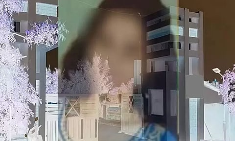 நடிகையின் ரிசார்ட்டில் சம்பவம்....! இருட்டு அறைக்குள் காதல் ஜோடிக்கு நடுவில் படுத்து கொண்ட கள்வன்...!