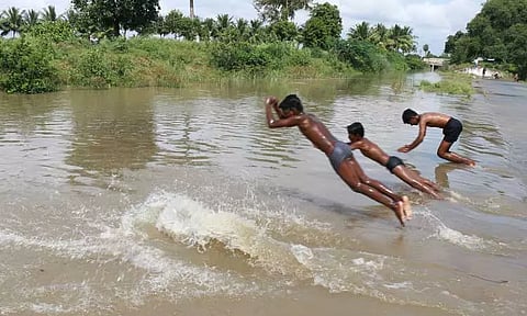 மாணவர்களுக்கு கட்டாய நீச்சல் பயிற்சி அளிக்கப்படுமா?