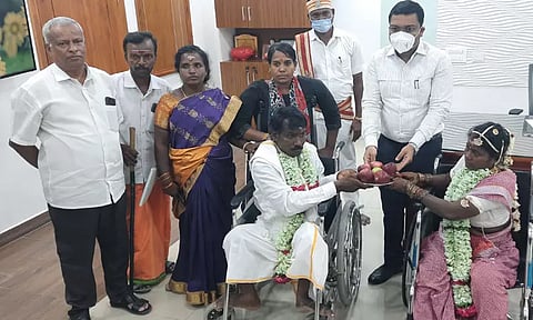 மாற்றுத்திறனாளி தம்பதிக்கு இலவச வீட்டு மனை பட்டா