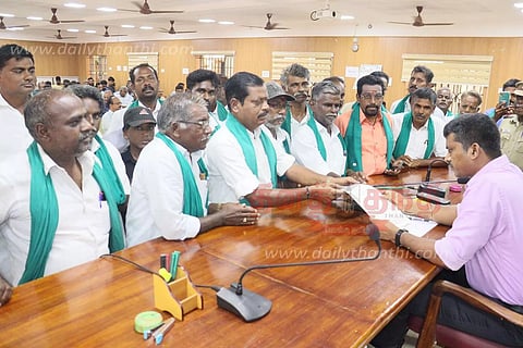 நில ஒருங்கிணைப்பு சட்டத்தை உடனடியாக திரும்ப பெற வேண்டும்