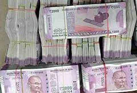 பெண்ணிடம் ரூ.10 லட்சம் பறிப்பு