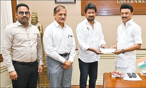 தமிழ்நாடு சாம்பியன்ஸ் அறக்கட்டளைக்கு சொந்த நிதியில் இருந்து ரூ.5 லட்சம்; முதல்-அமைச்சர் வழங்கினார்