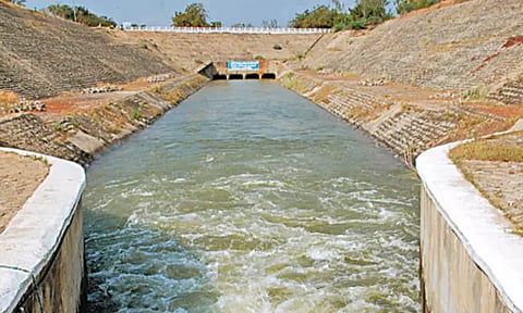 கிருஷ்ணா நீர்வரத்து குறைந்ததால் பூண்டி ஏரியில் இருந்து புழல் ஏரிக்கு தண்ணீர் திறப்பு நிறுத்தம்