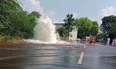 காவிரி கூட்டு குடிநீர் குழாய் உடைப்பை சீரமைக்கும் பணி தீவிரம்