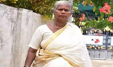 சொத்துக்காக தாயை வெட்டி கொன்ற மகன்...! தந்தை உயிர் ஊசல்...!