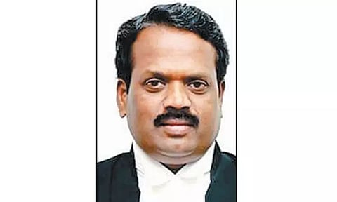 இளம் வக்கீல்கள் ஆங்கிலத்திறமையை வளர்த்துக் கொள்ள வேண்டும் -நீதிபதி அறிவுரை